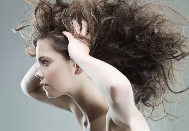 Styles de păr pentru aura de toamnă: Cum să-ți modelezi părul pentru a arăta splendid?